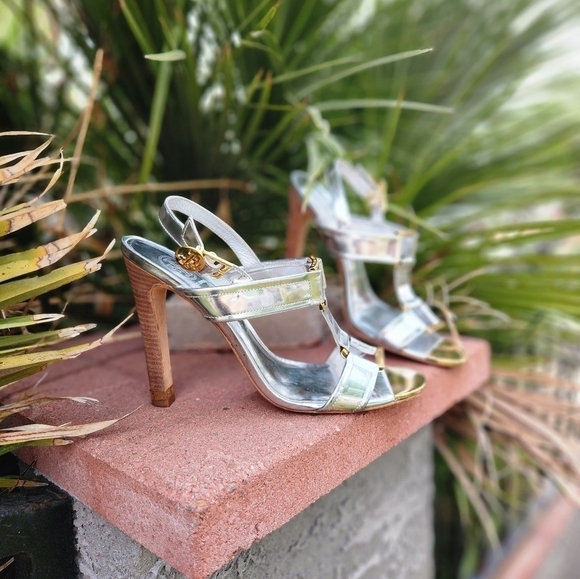 Tory Burch Metallic Gold Brouch Heels - Picture 9 of 13